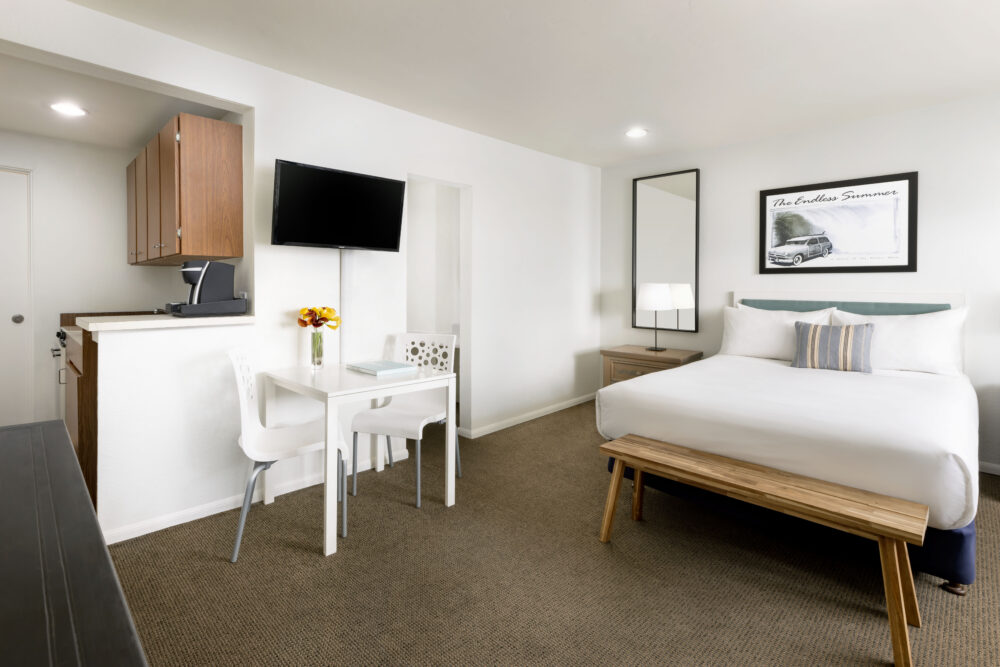 queen bed room