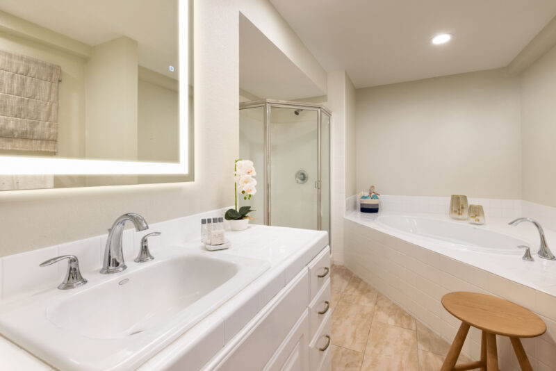 bathroom soaking tub